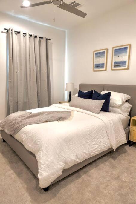 Comfortable Modern In Downtown - Sleeps 10 Houston