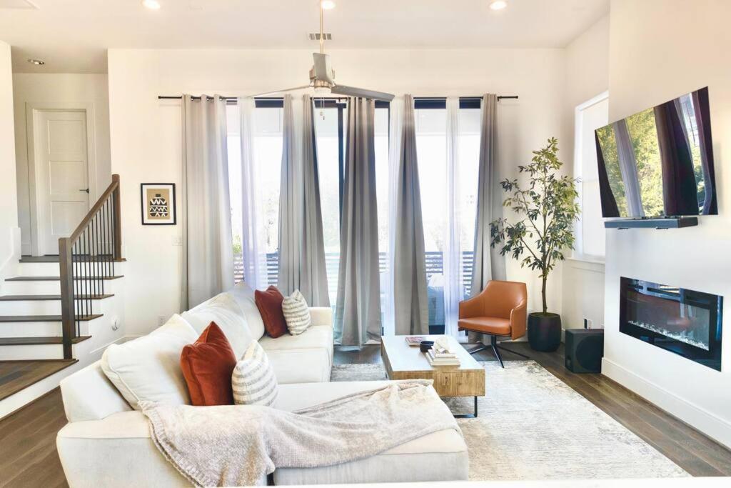 Holiday home Comfortable Modern In Downtown - Sleeps 10 Houston