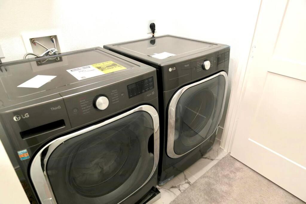 Comfortable Modern In Downtown - Sleeps 10 Holiday home Houston