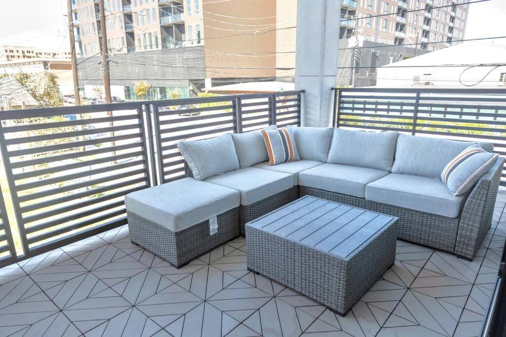 Comfortable Modern In Downtown - Sleeps 10 Holiday home